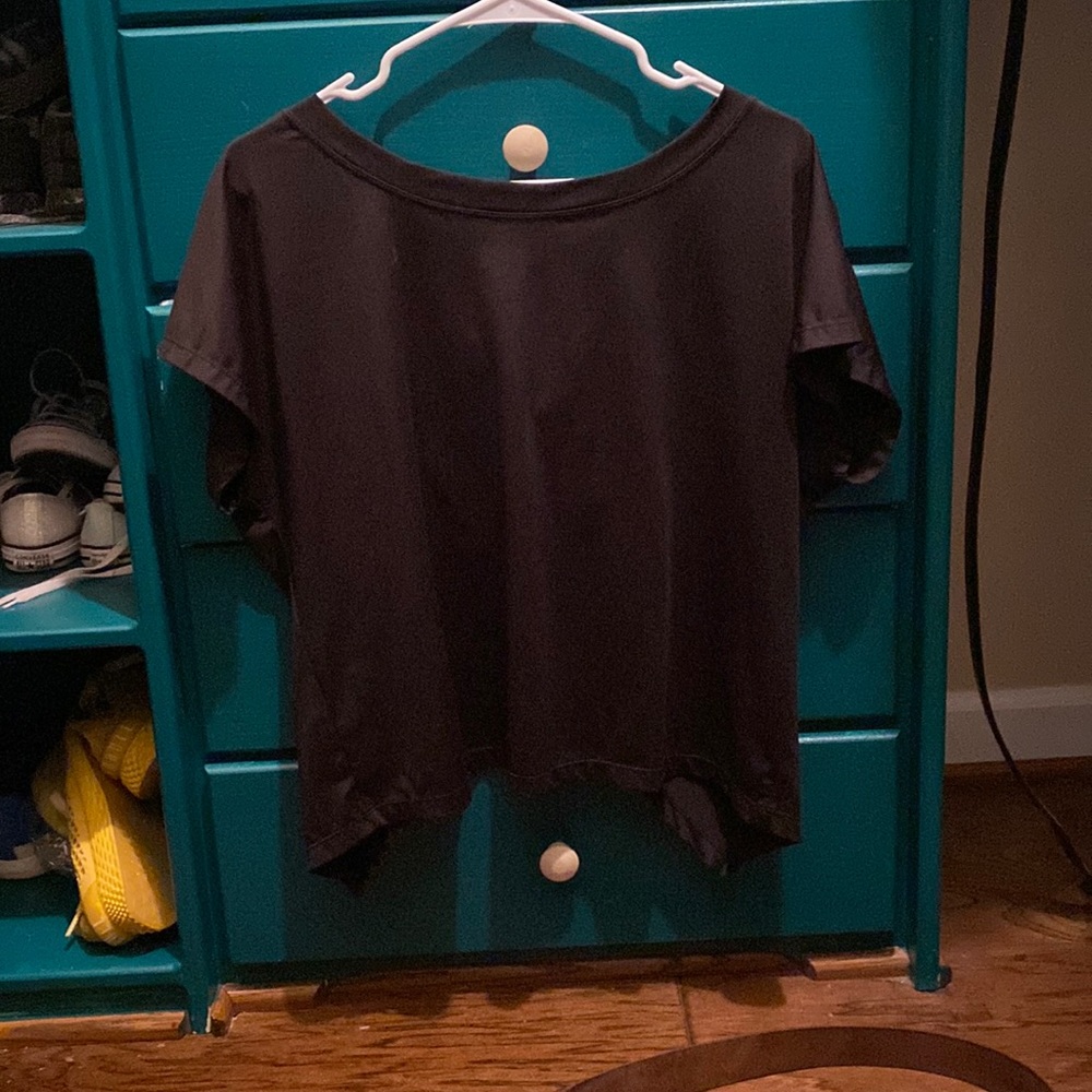 Born primitive crop top small